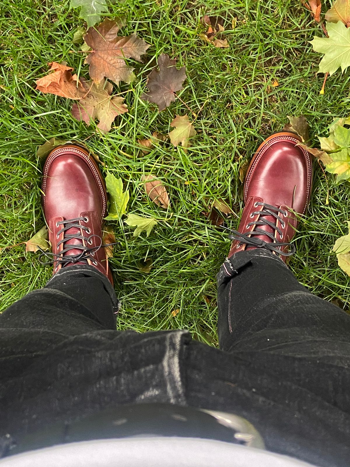 Photo by iKanoon on October 1, 2024 of the Quan Shoemaker Custom Model in Maryam Burgandy TPR.