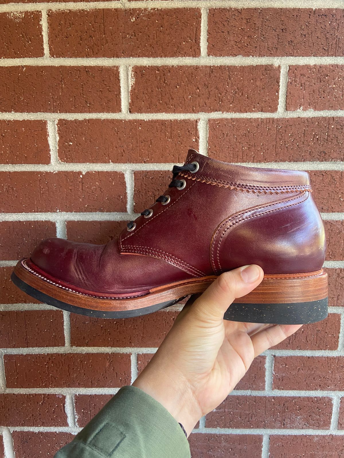 Photo by iKanoon on October 24, 2024 of the Quan Shoemaker Custom Model in Maryam Burgandy TPR.