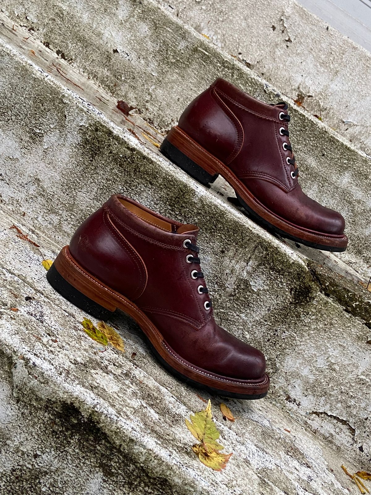 Photo by iKanoon on October 30, 2024 of the Quan Shoemaker Custom Model in Maryam Burgandy TPR.