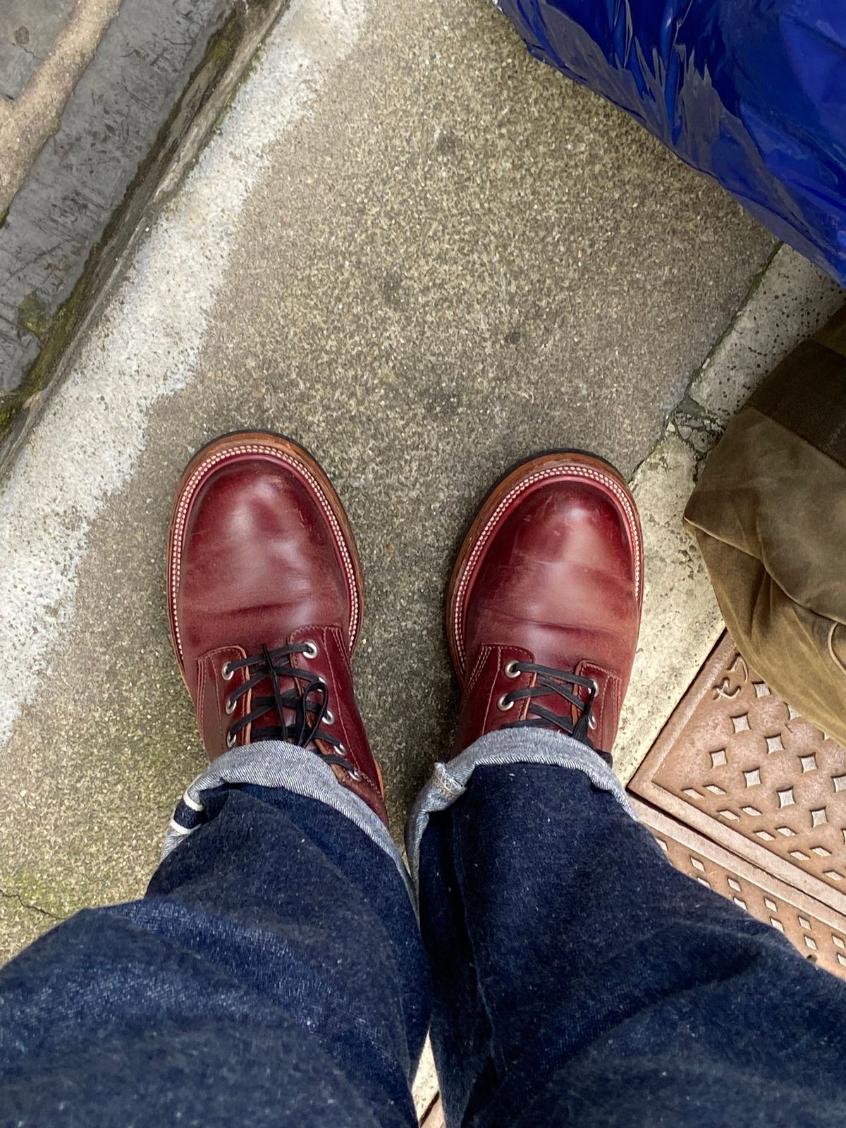 Photo by iKanoon on November 3, 2024 of the Quan Shoemaker Custom Model in Maryam Burgandy TPR.