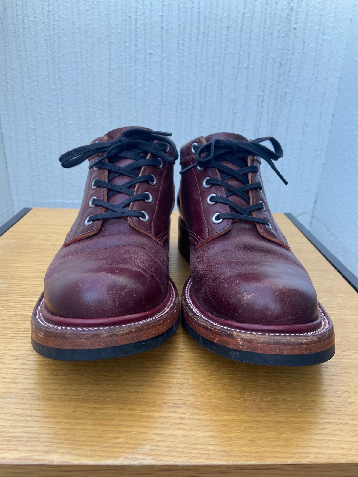Photo by iKanoon on November 3, 2024 of the Quan Shoemaker Custom Model in Maryam Burgandy TPR.