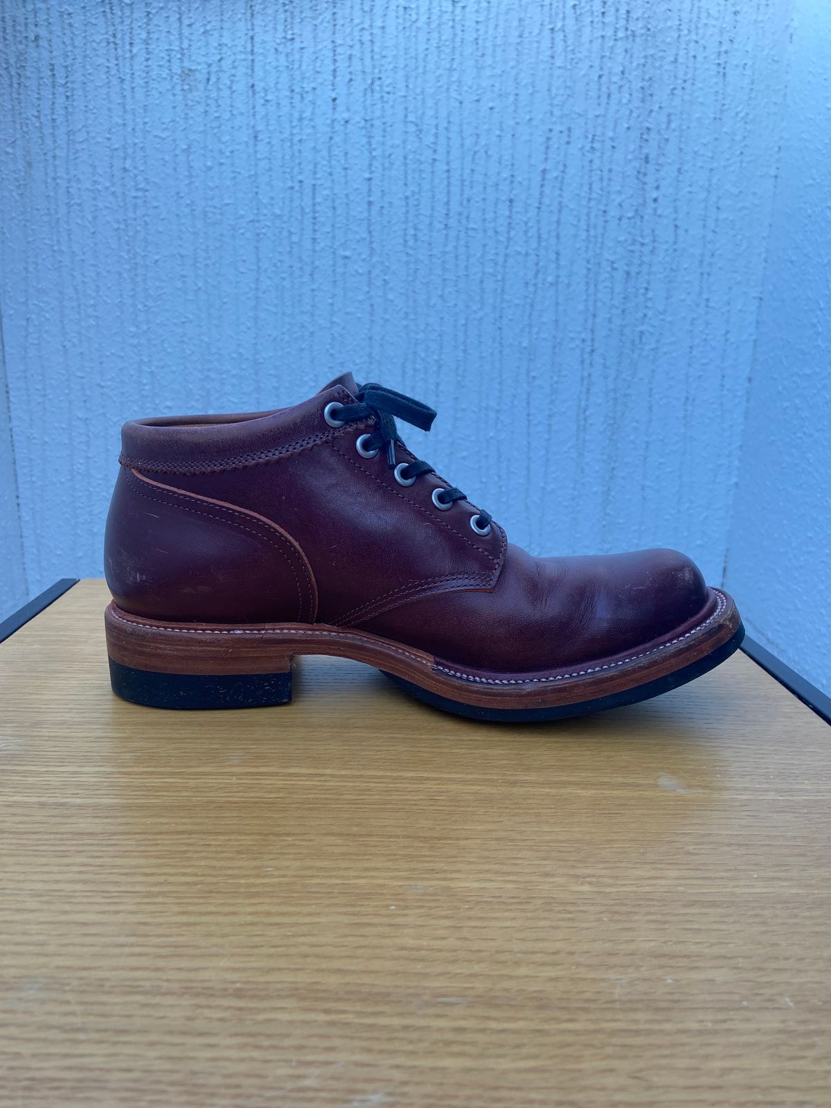 Photo by iKanoon on November 3, 2024 of the Quan Shoemaker Custom Model in Maryam Burgandy TPR.