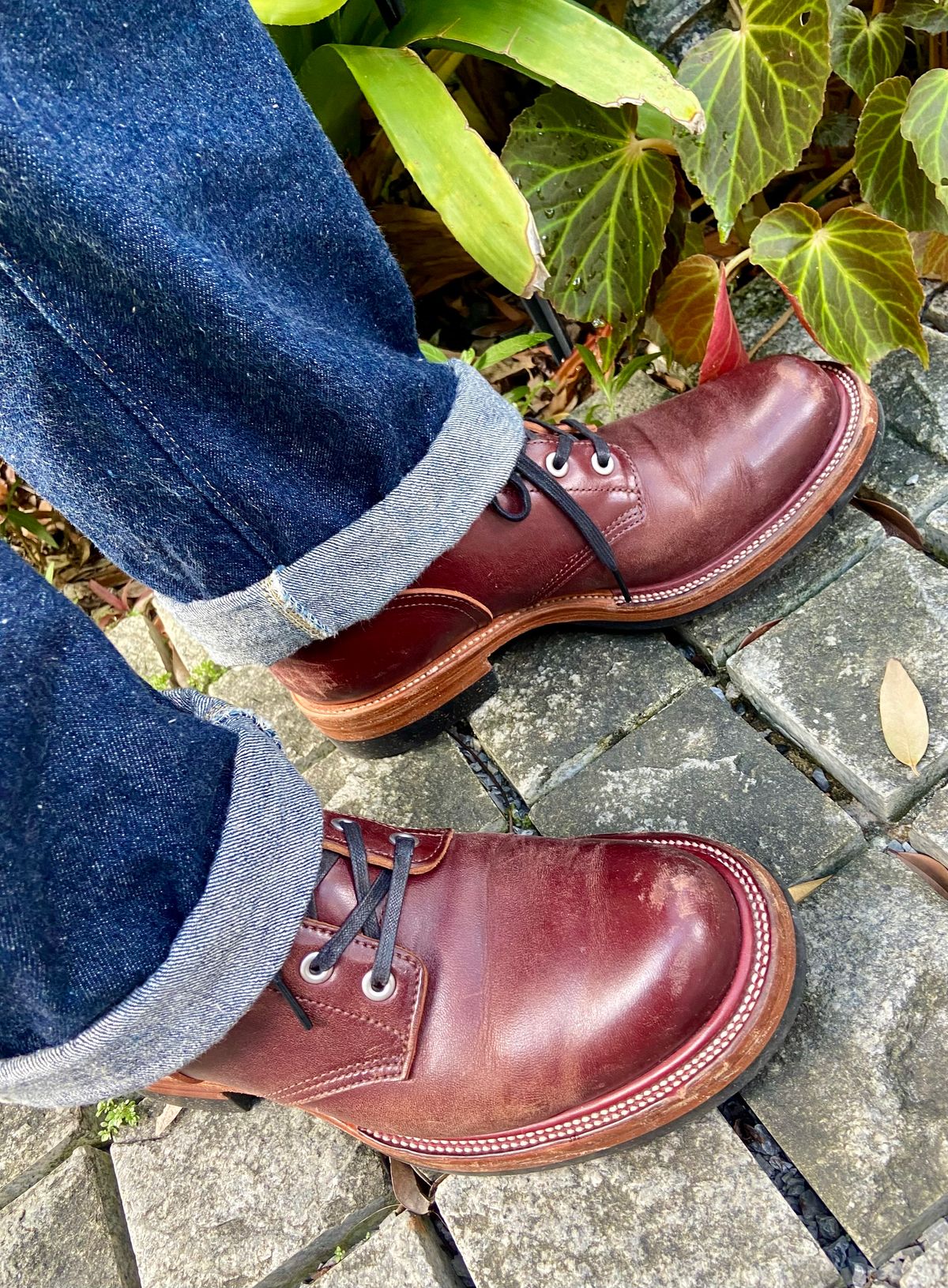 Photo by iKanoon on November 13, 2024 of the Quan Shoemaker Custom Model in Maryam Burgandy TPR.