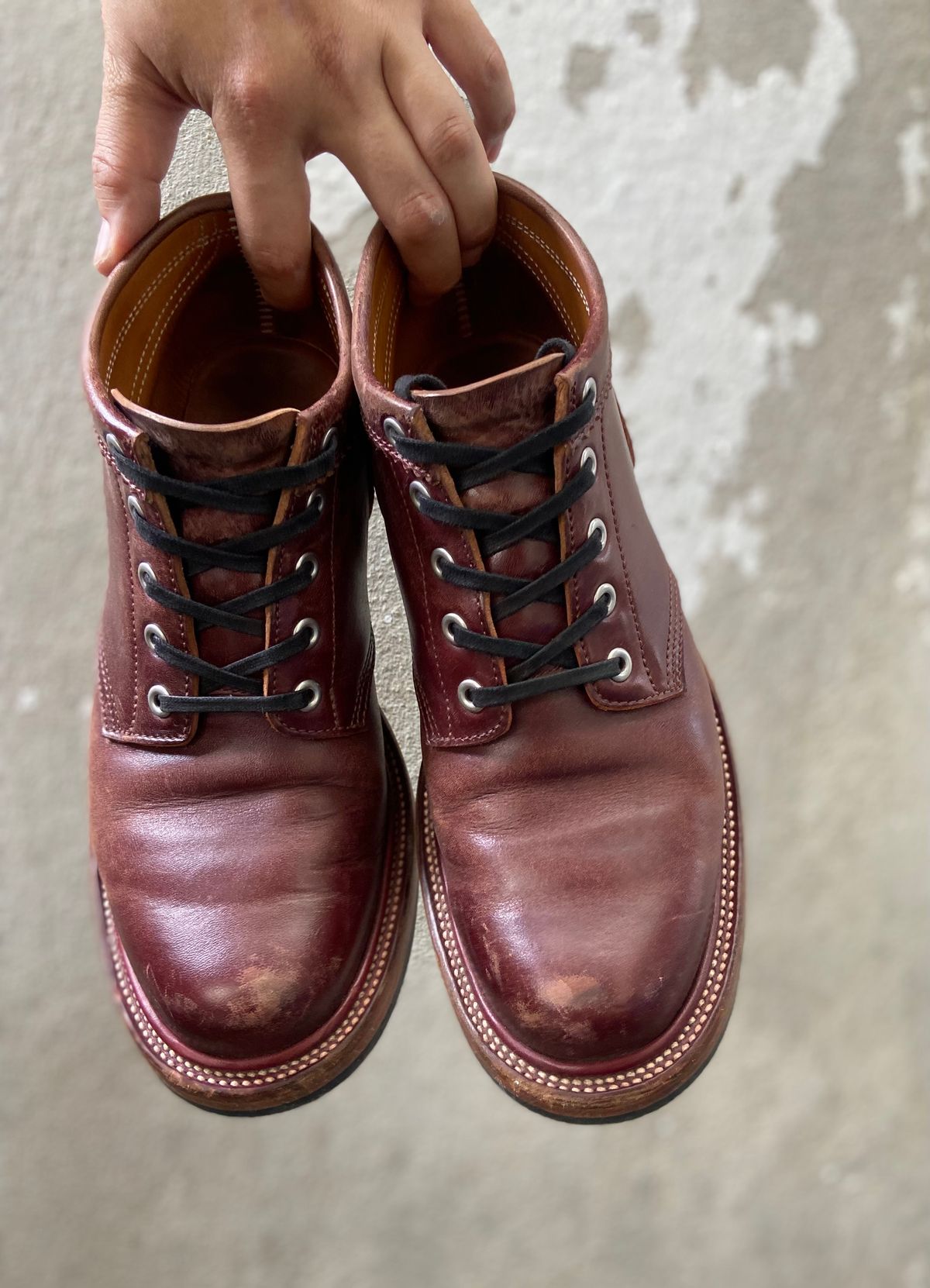 Photo by iKanoon on November 20, 2024 of the Quan Shoemaker Custom Model in Maryam Burgandy TPR.