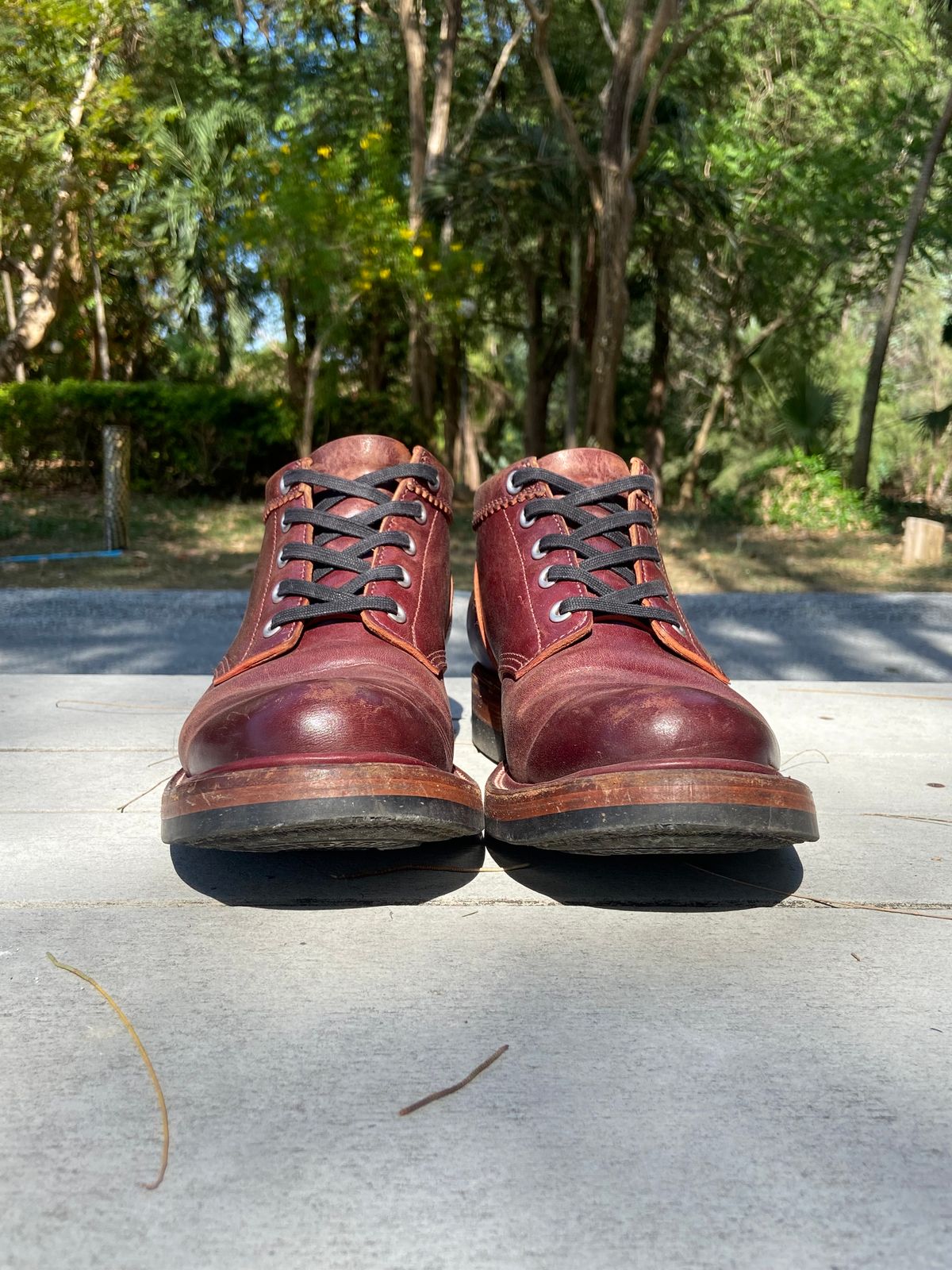 Photo by iKanoon on December 3, 2024 of the Quan Shoemaker Custom Model in Maryam Burgandy TPR.