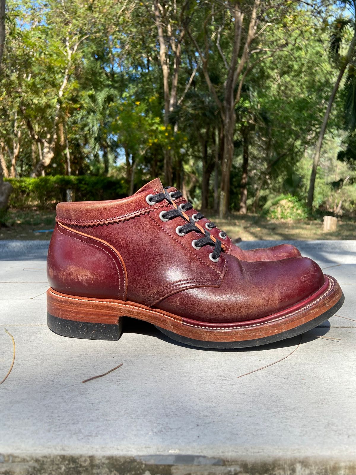 Photo by iKanoon on December 3, 2024 of the Quan Shoemaker Custom Model in Maryam Burgandy TPR.