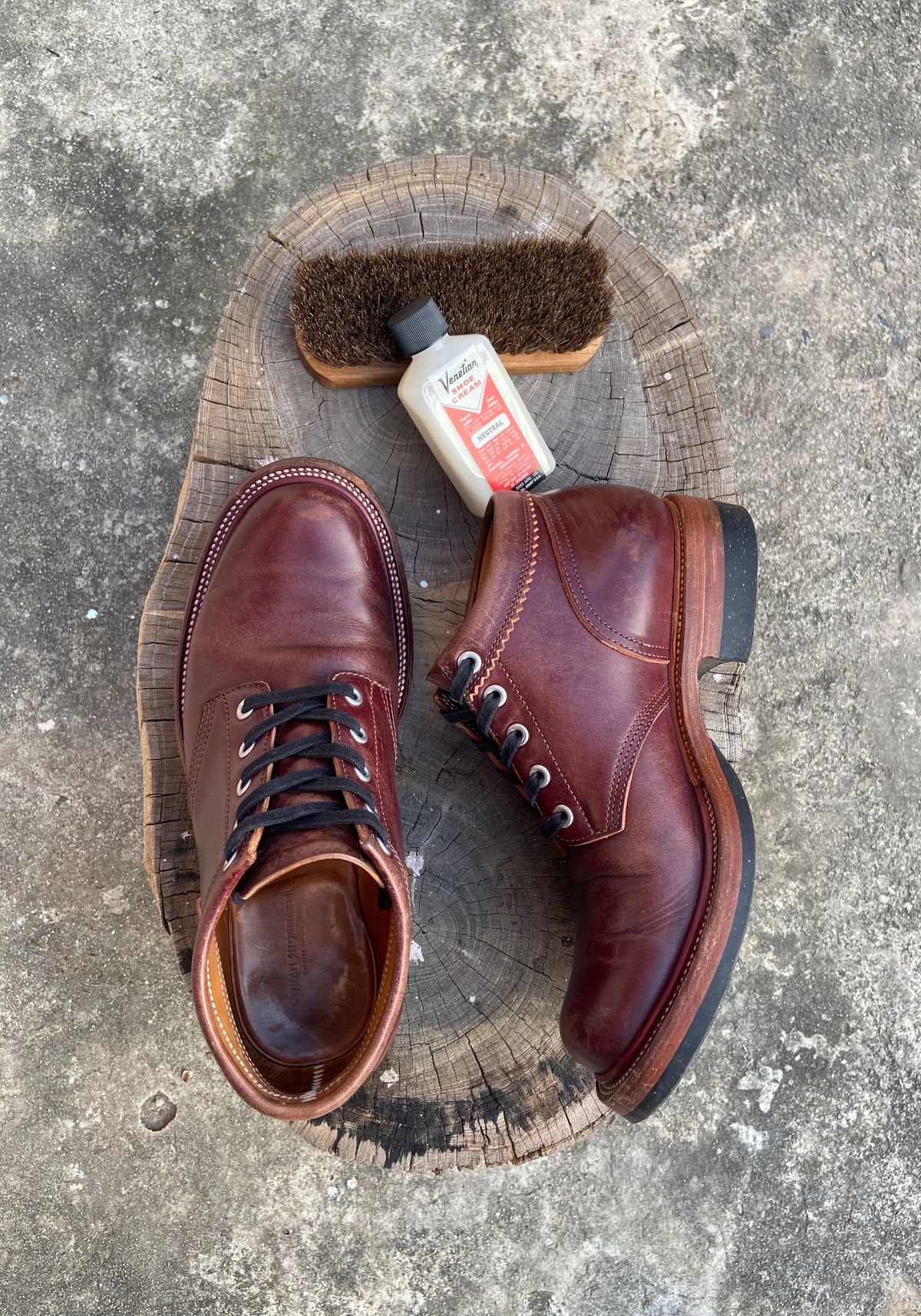 Photo by iKanoon on December 3, 2024 of the Quan Shoemaker Custom Model in Maryam Burgandy TPR.