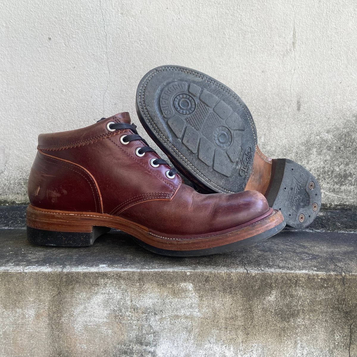 Photo by iKanoon on December 28, 2024 of the Quan Shoemaker Custom Model in Maryam Burgandy TPR.