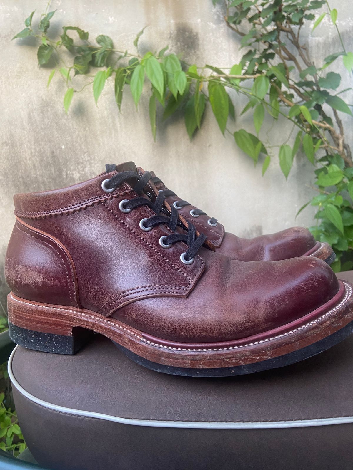 Photo by iKanoon on January 6, 2025 of the Quan Shoemaker Custom Model in Maryam Burgandy TPR.