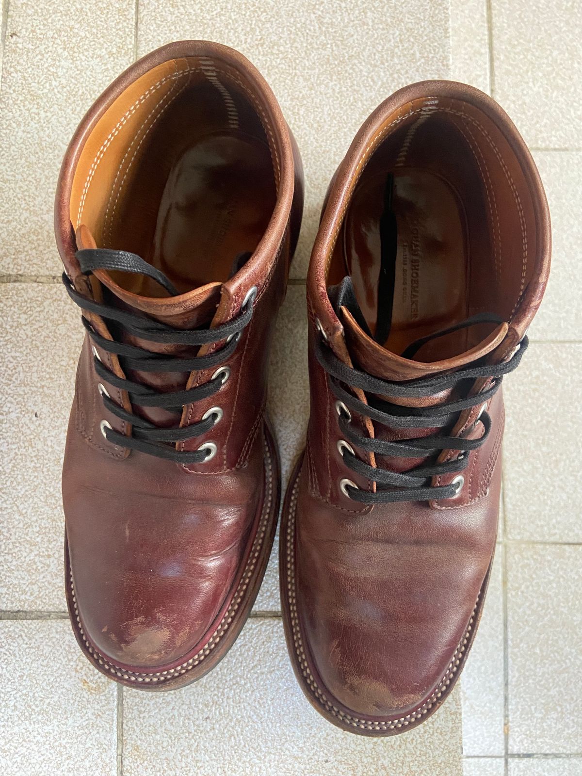 Photo by iKanoon on January 6, 2025 of the Quan Shoemaker Custom Model in Maryam Burgandy TPR.