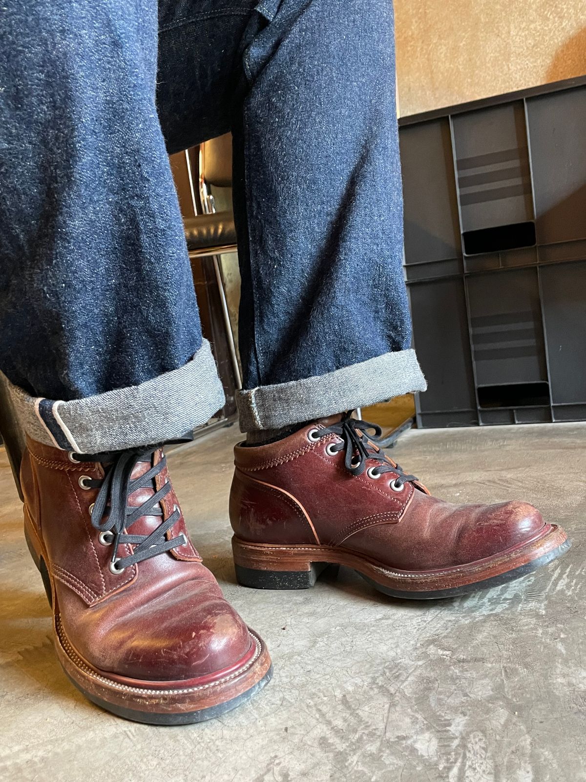 Photo by iKanoon on January 7, 2025 of the Quan Shoemaker Custom Model in Maryam Burgandy TPR.