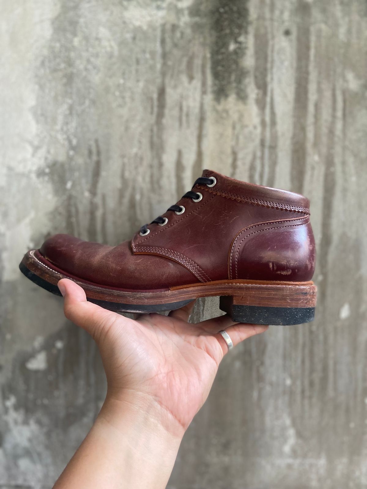 Photo by iKanoon on January 24, 2025 of the Quan Shoemaker Custom Model in Maryam Burgandy TPR.