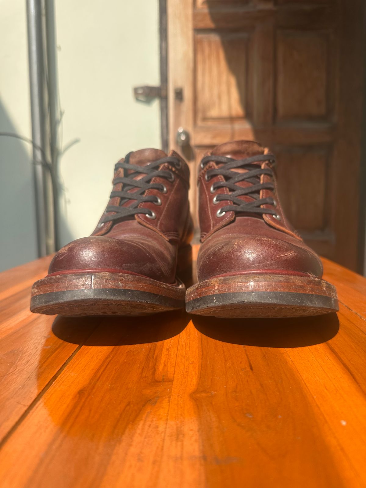 Photo by iKanoon on February 2, 2025 of the Quan Shoemaker Custom Model in Maryam Burgandy TPR.