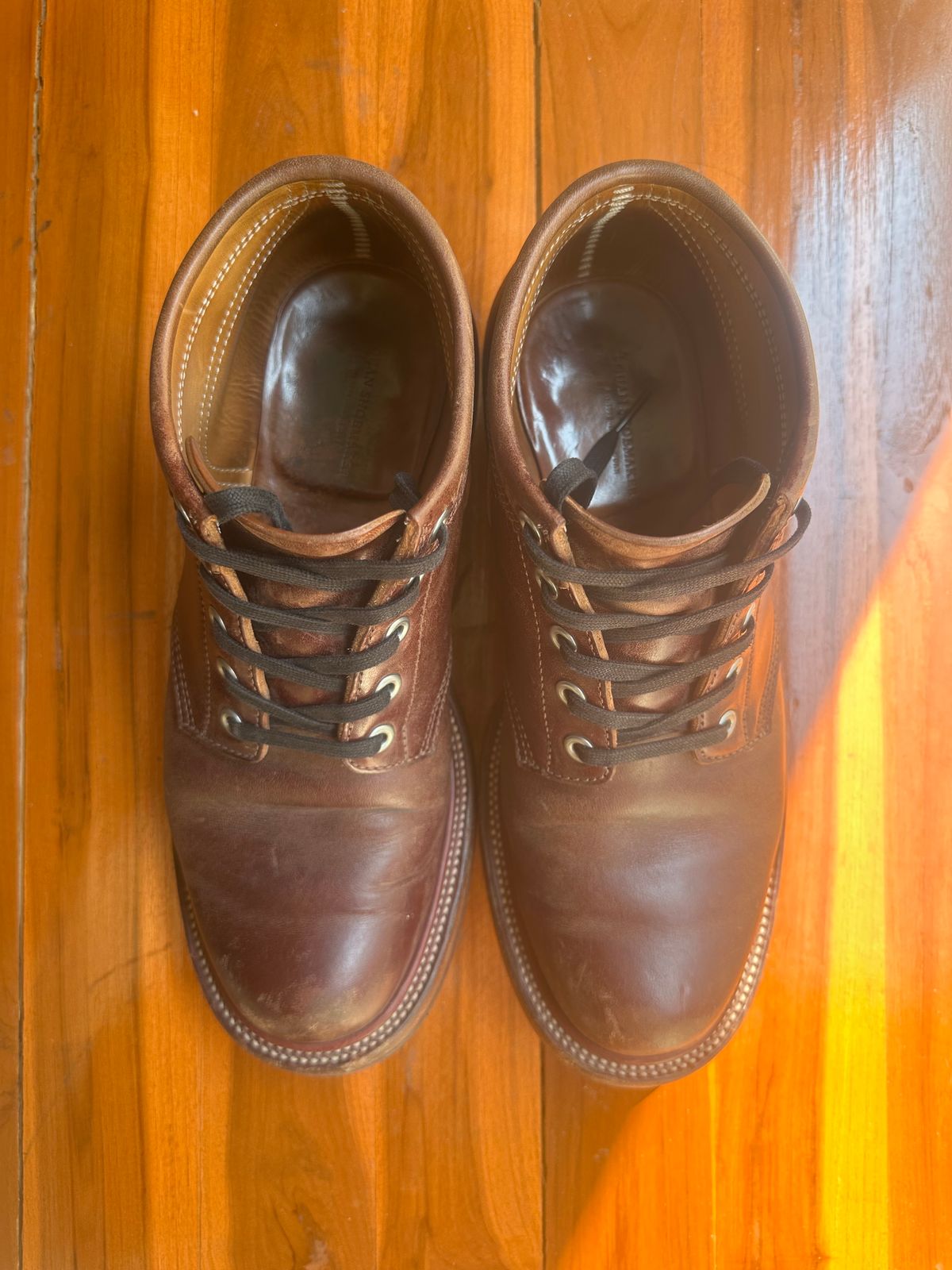 Photo by iKanoon on February 2, 2025 of the Quan Shoemaker Custom Model in Maryam Burgandy TPR.