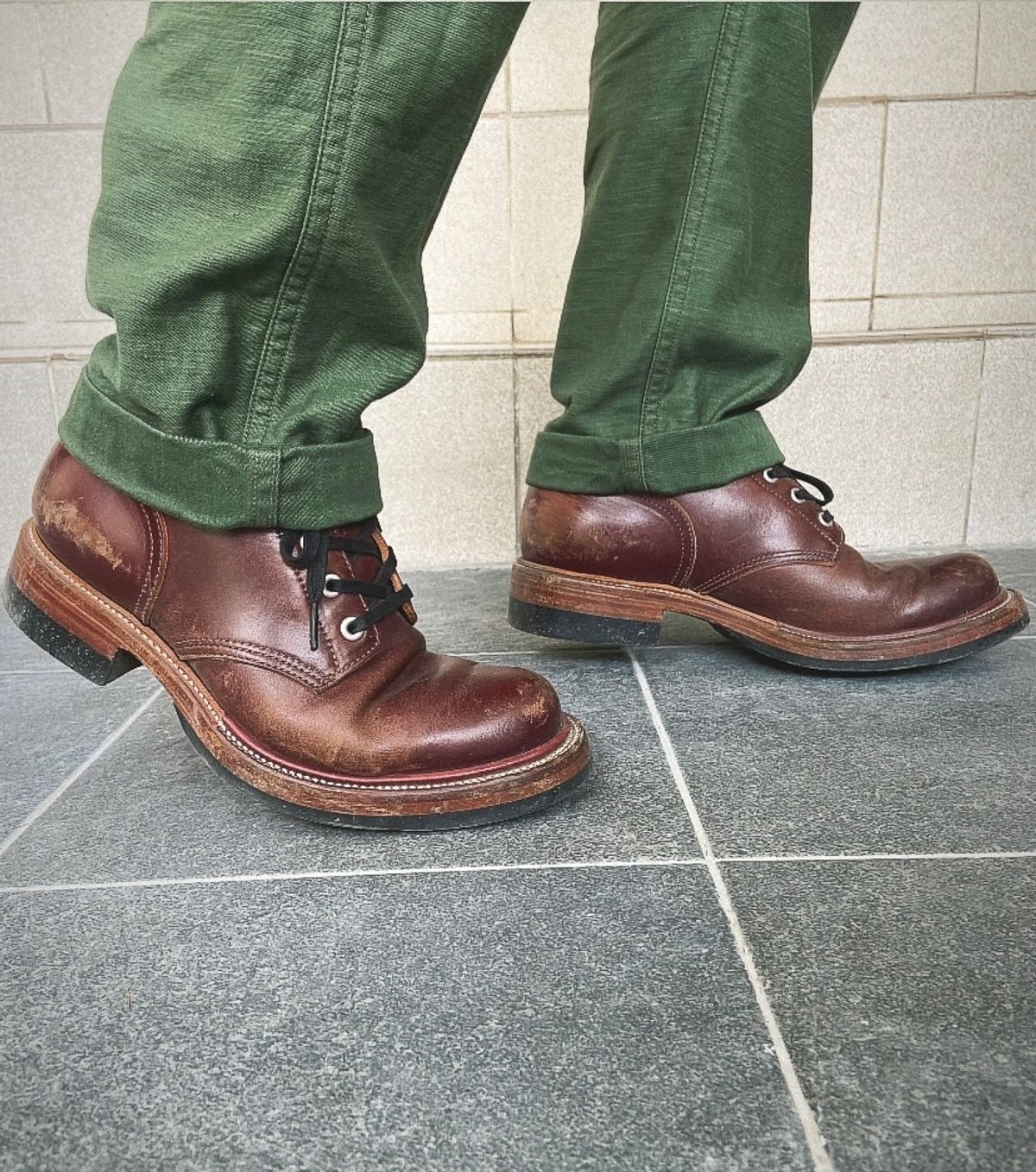 Photo by iKanoon on February 7, 2025 of the Quan Shoemaker Custom Model in Maryam Burgandy TPR.