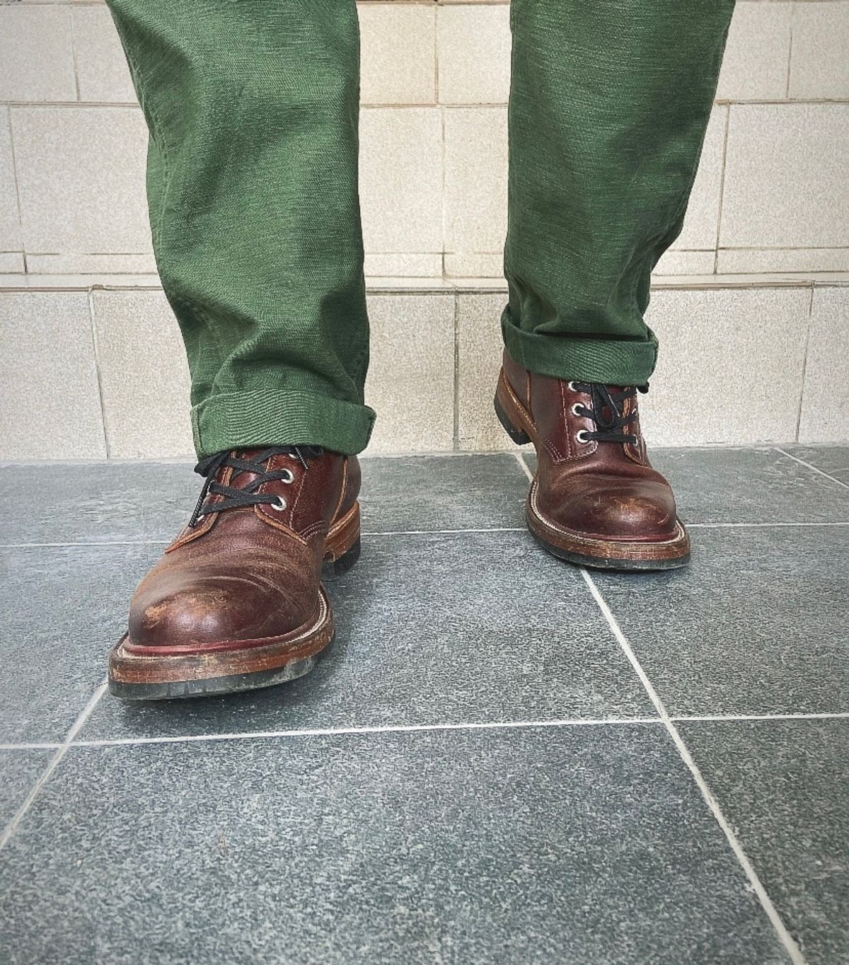 Photo by iKanoon on February 7, 2025 of the Quan Shoemaker Custom Model in Maryam Burgandy TPR.