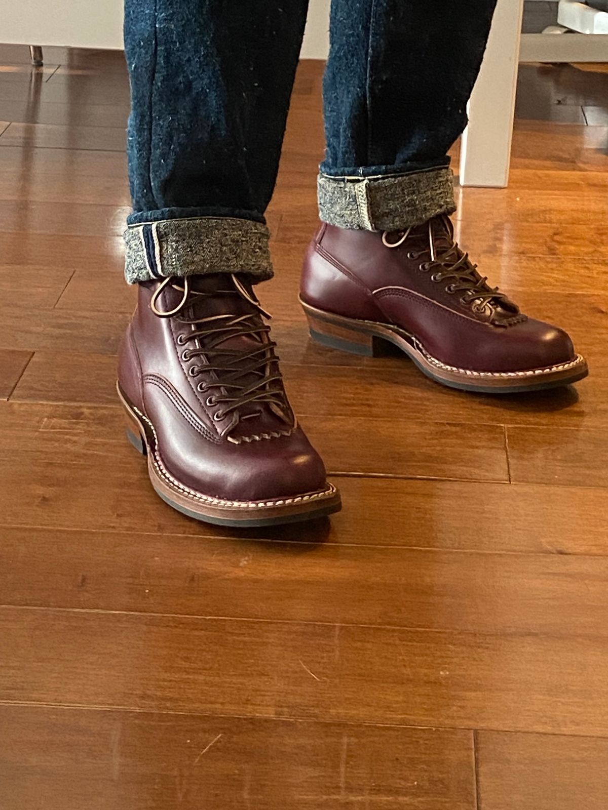 Photo by iKanoon on May 2, 2024 of the White's 350 Cutter in Horween Color 8 Chromexcel.