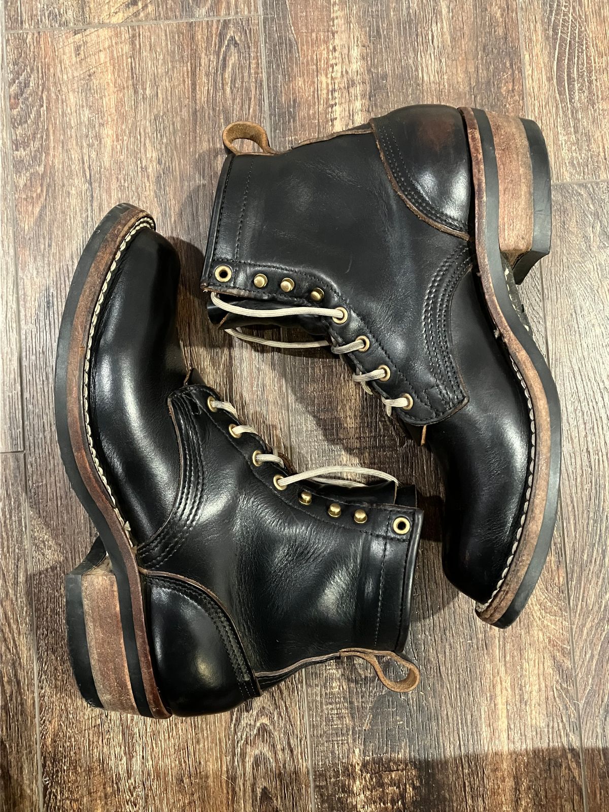 Photo by banjonerd on February 21, 2026 of the Nicks Robert in Horween Black Chromexcel.