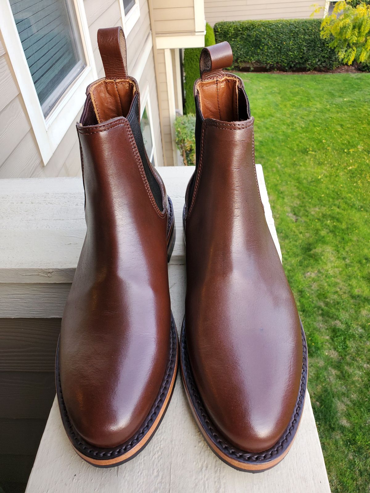 Photo by rey.verde on October 11, 2024 of the Urban Wolf Club Winchester in Brown Bovine Leather.