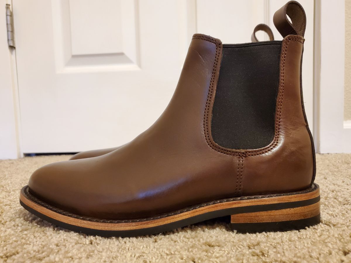 Photo by rey.verde on October 11, 2024 of the Urban Wolf Club Winchester in Brown Bovine Leather.