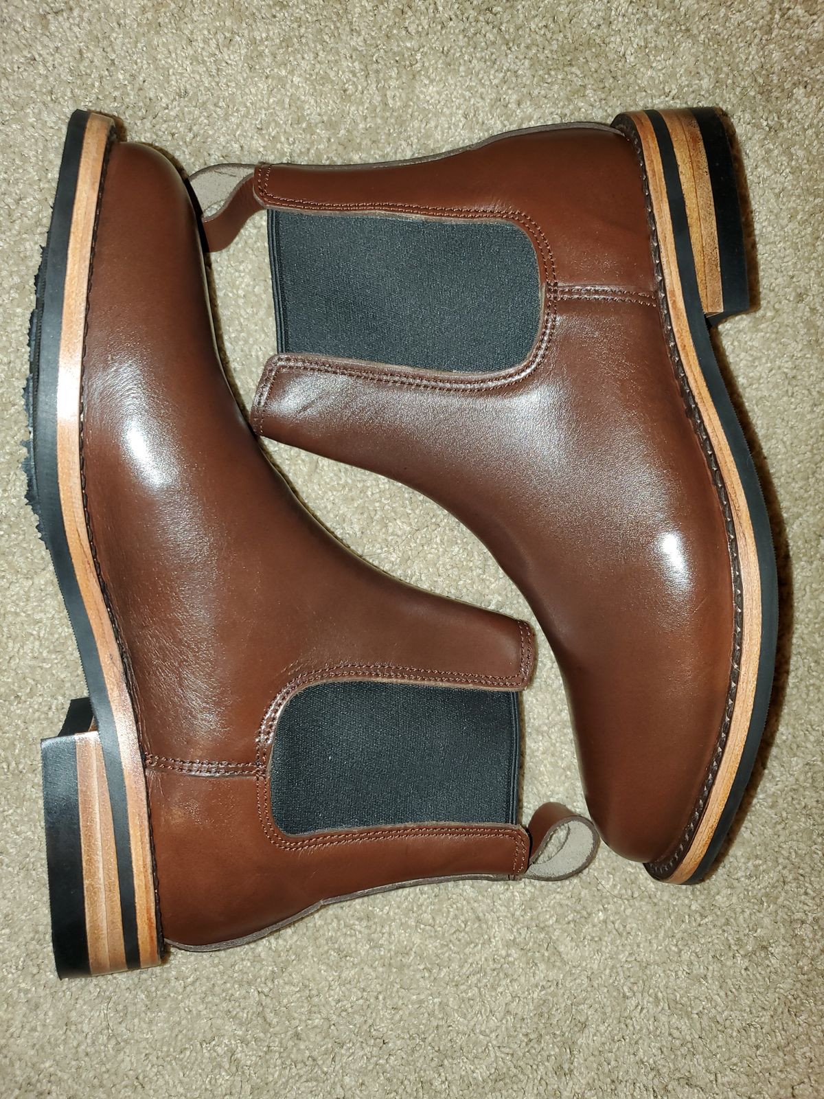 Photo by rey.verde on October 11, 2024 of the Urban Wolf Club Winchester in Brown Bovine Leather.