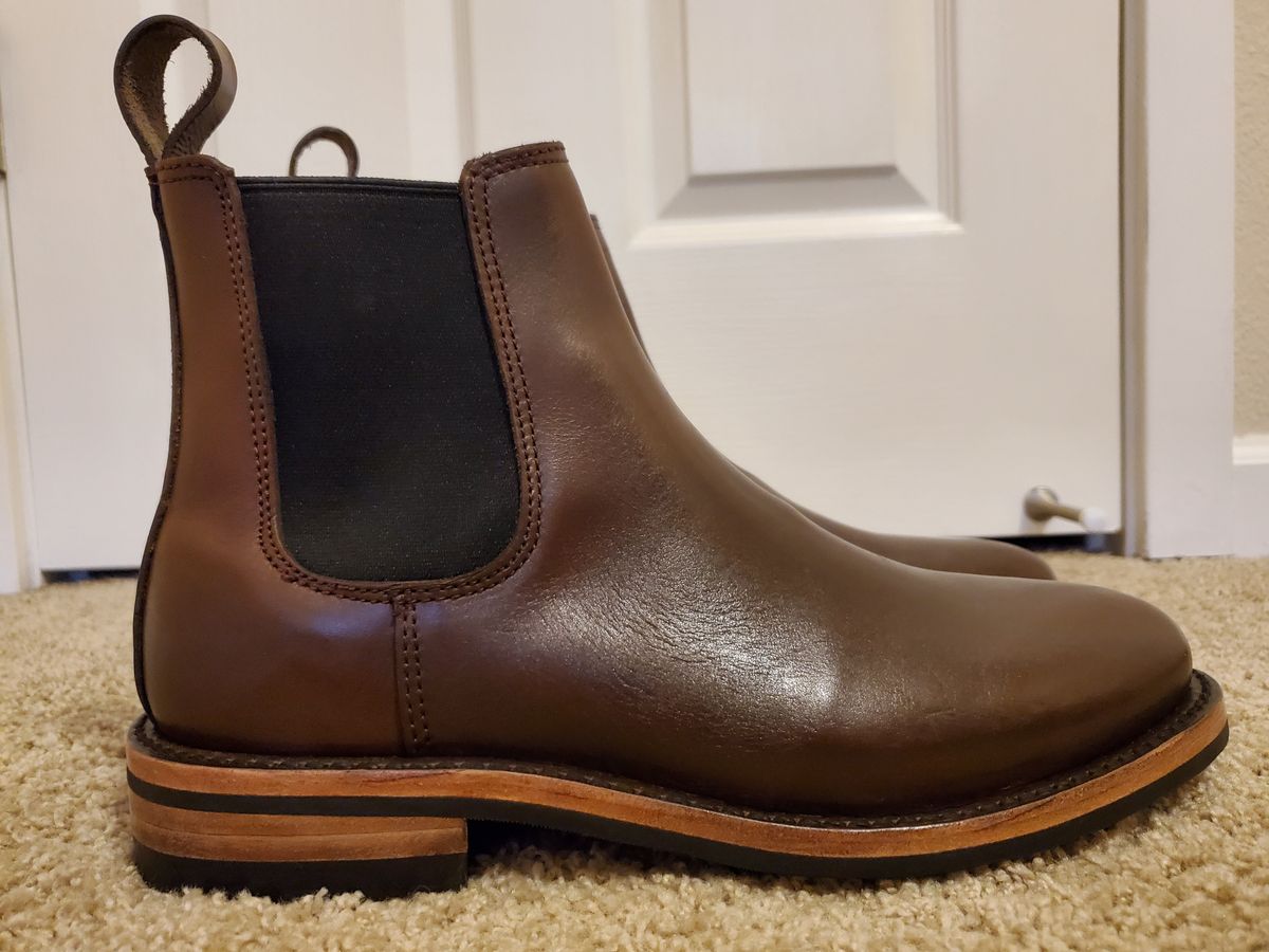 Photo by rey.verde on October 11, 2024 of the Urban Wolf Club Winchester in Brown Bovine Leather.