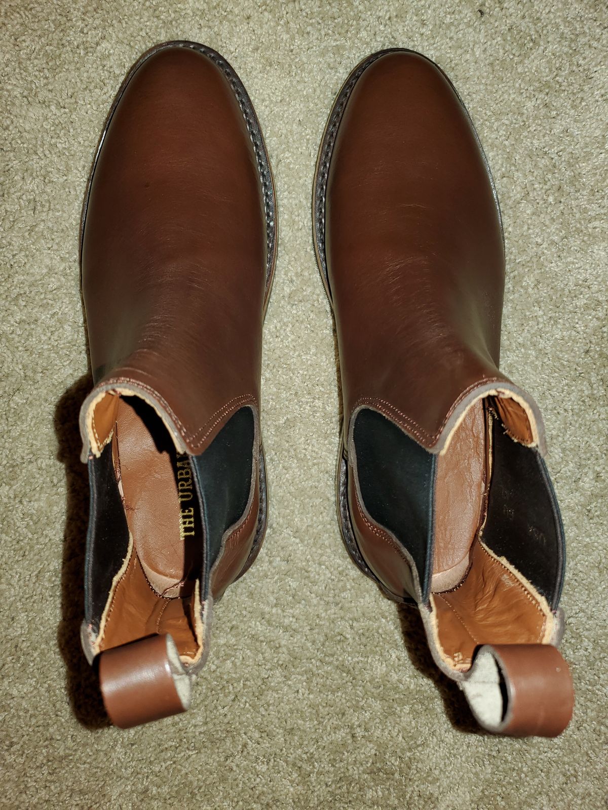 Photo by rey.verde on October 11, 2024 of the Urban Wolf Club Winchester in Brown Bovine Leather.