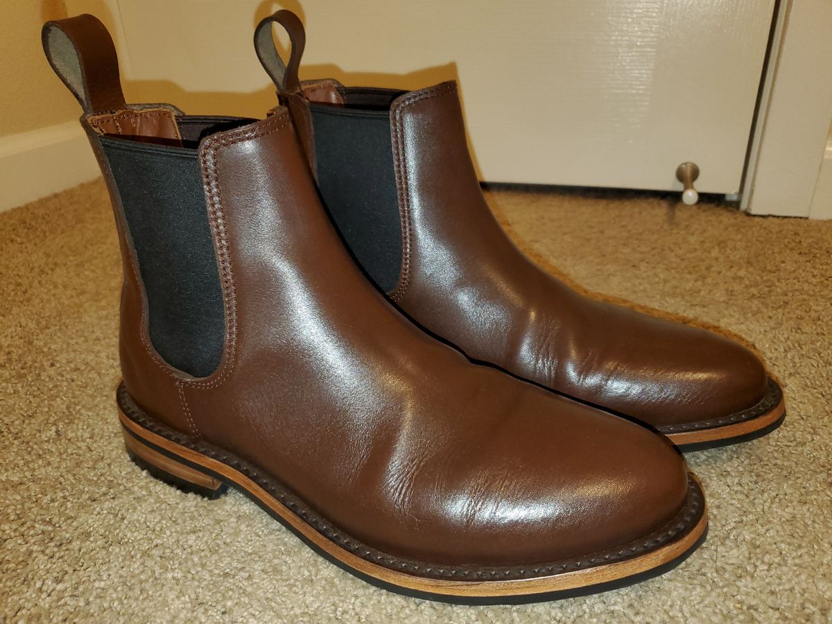 Photo by rey.verde on October 11, 2024 of the Urban Wolf Club Winchester in Brown Bovine Leather.