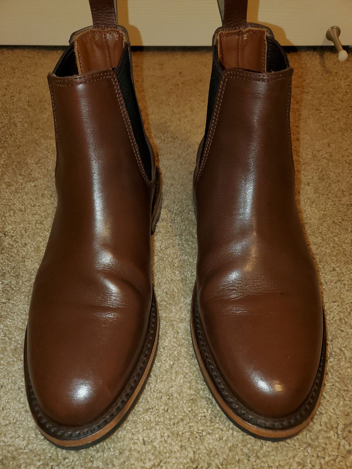Photo by rey.verde on October 11, 2024 of the Urban Wolf Club Winchester in Brown Bovine Leather.