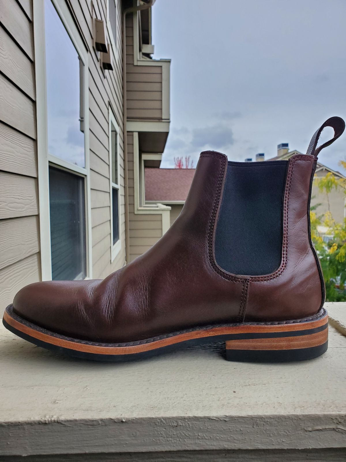Photo by rey.verde on October 16, 2024 of the Urban Wolf Club Winchester in Brown Bovine Leather.