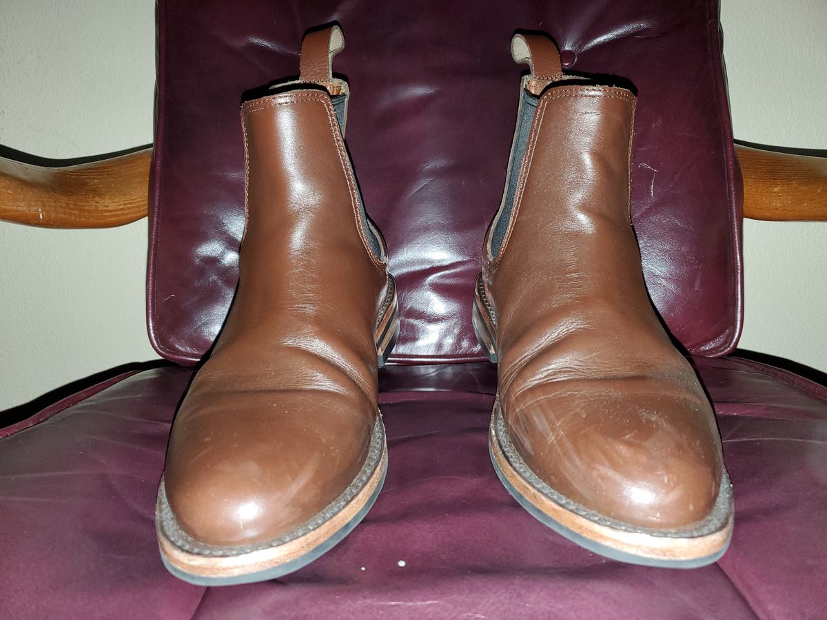 Photo by rey.verde on November 5, 2024 of the Urban Wolf Club Winchester in Brown Bovine Leather.