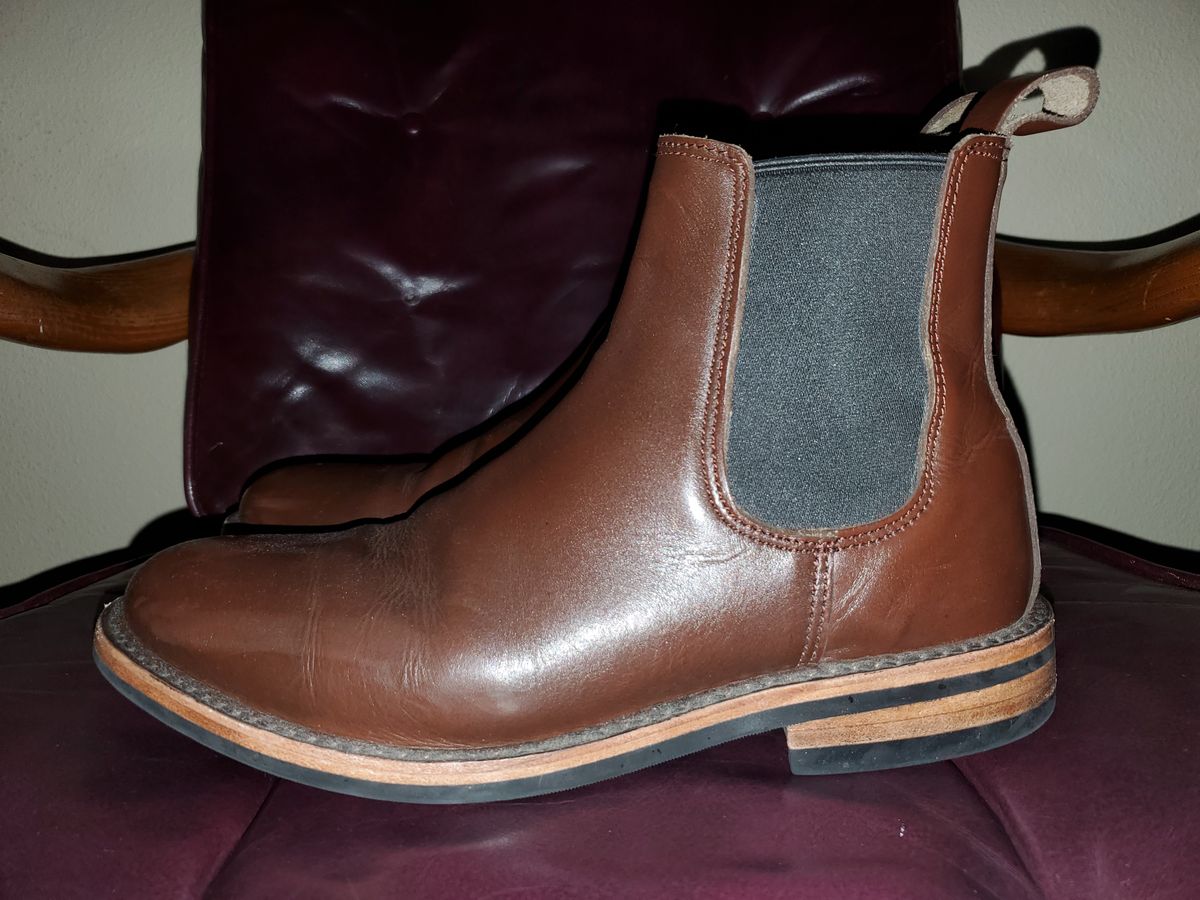 Photo by rey.verde on November 5, 2024 of the Urban Wolf Club Winchester in Brown Bovine Leather.