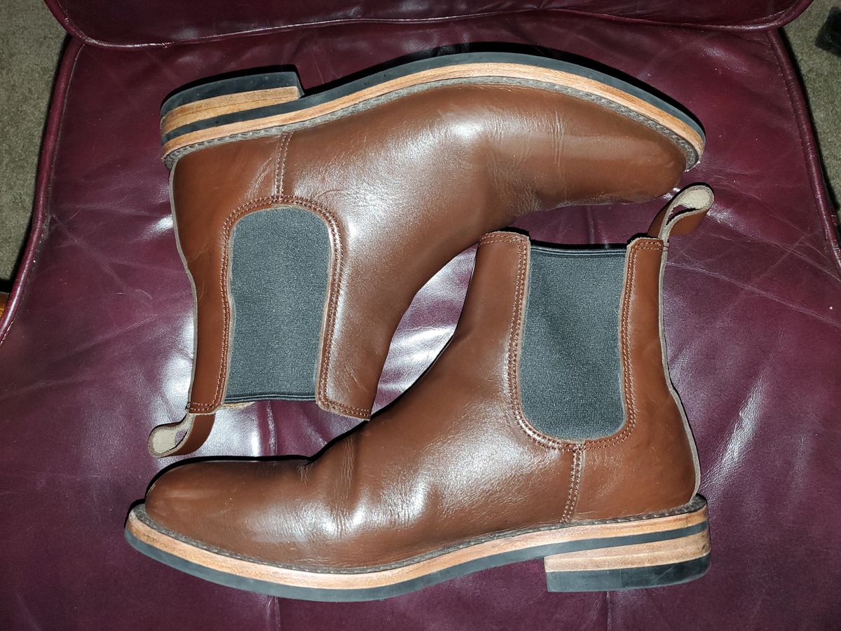 Photo by rey.verde on November 5, 2024 of the Urban Wolf Club Winchester in Brown Bovine Leather.