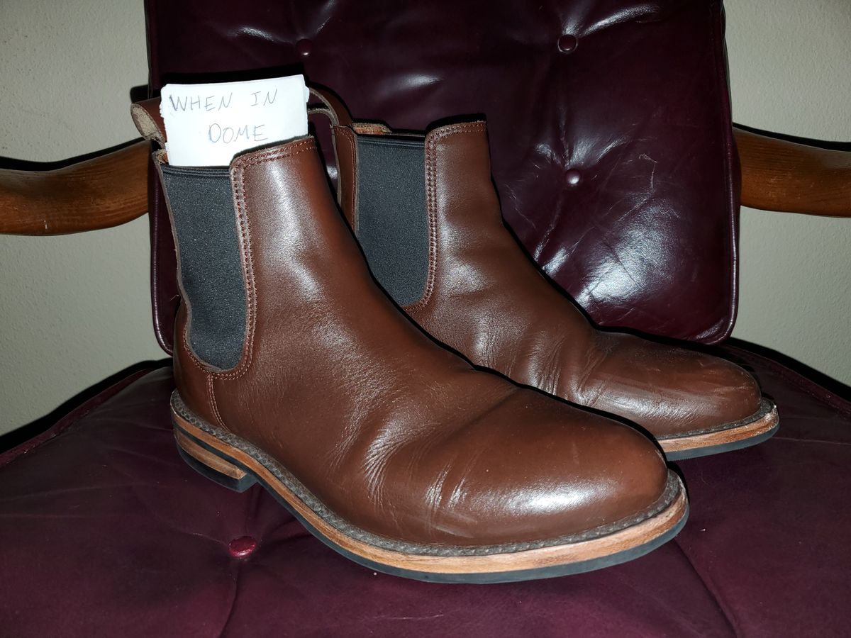 Photo by rey.verde on November 5, 2024 of the Urban Wolf Club Winchester in Brown Bovine Leather.