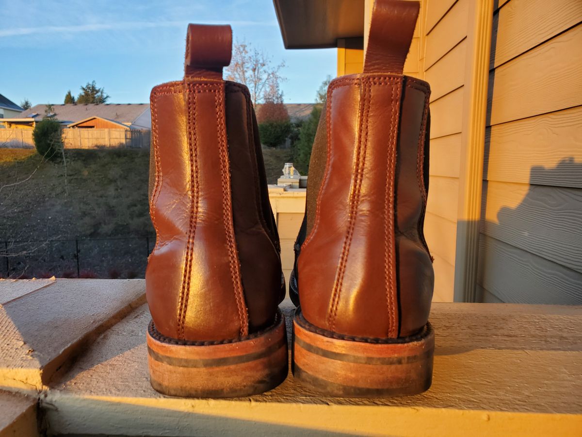 Photo by rey.verde on December 5, 2024 of the Urban Wolf Club Winchester in Brown Bovine Leather.