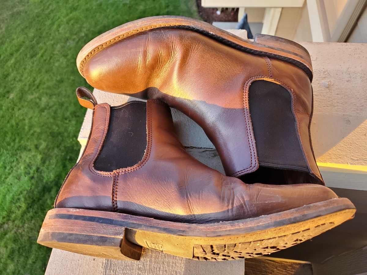 Photo by rey.verde on December 5, 2024 of the Urban Wolf Club Winchester in Brown Bovine Leather.