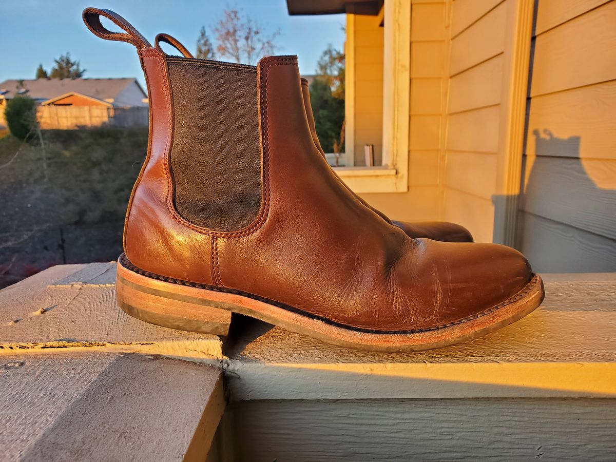 Photo by rey.verde on December 5, 2024 of the Urban Wolf Club Winchester in Brown Bovine Leather.