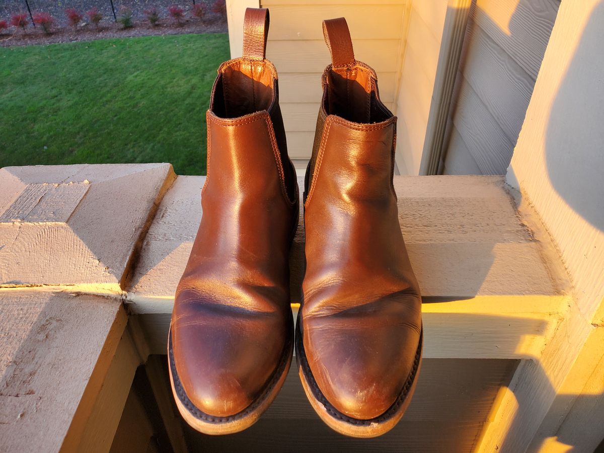 Photo by rey.verde on December 5, 2024 of the Urban Wolf Club Winchester in Brown Bovine Leather.