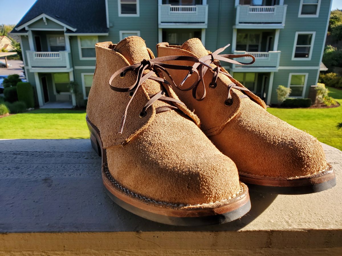 Photo by rey.verde on August 17, 2024 of the Wesco Chukka Boot in Seidel Burlap Roughout.