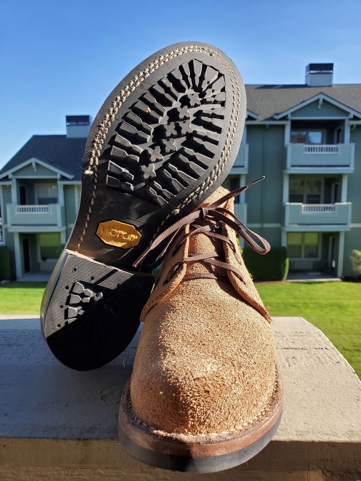 Photo by rey.verde on August 17, 2024 of the Wesco Chukka Boot in Seidel Burlap Roughout.