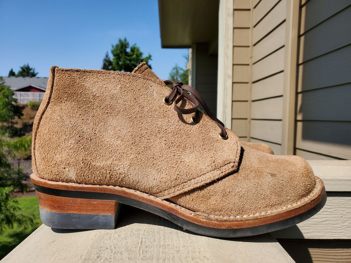 Photo by rey.verde on August 17, 2024 of the Wesco Chukka Boot in Seidel Burlap Roughout.