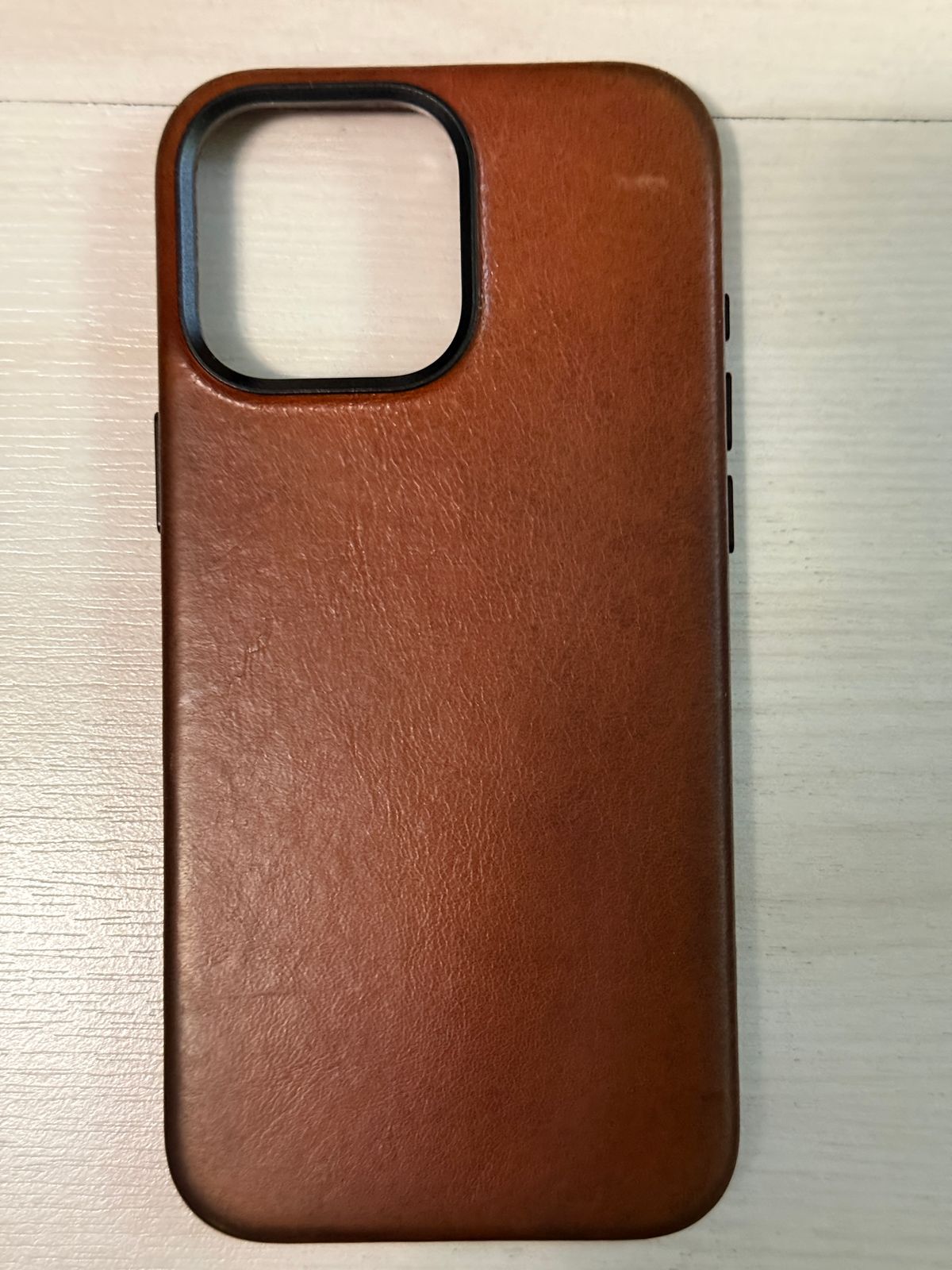 Photo by Civil2010 on November 3, 2025 of the Ryan London iPhone 16 Pro Max Leather Shell in Saddle Brown.