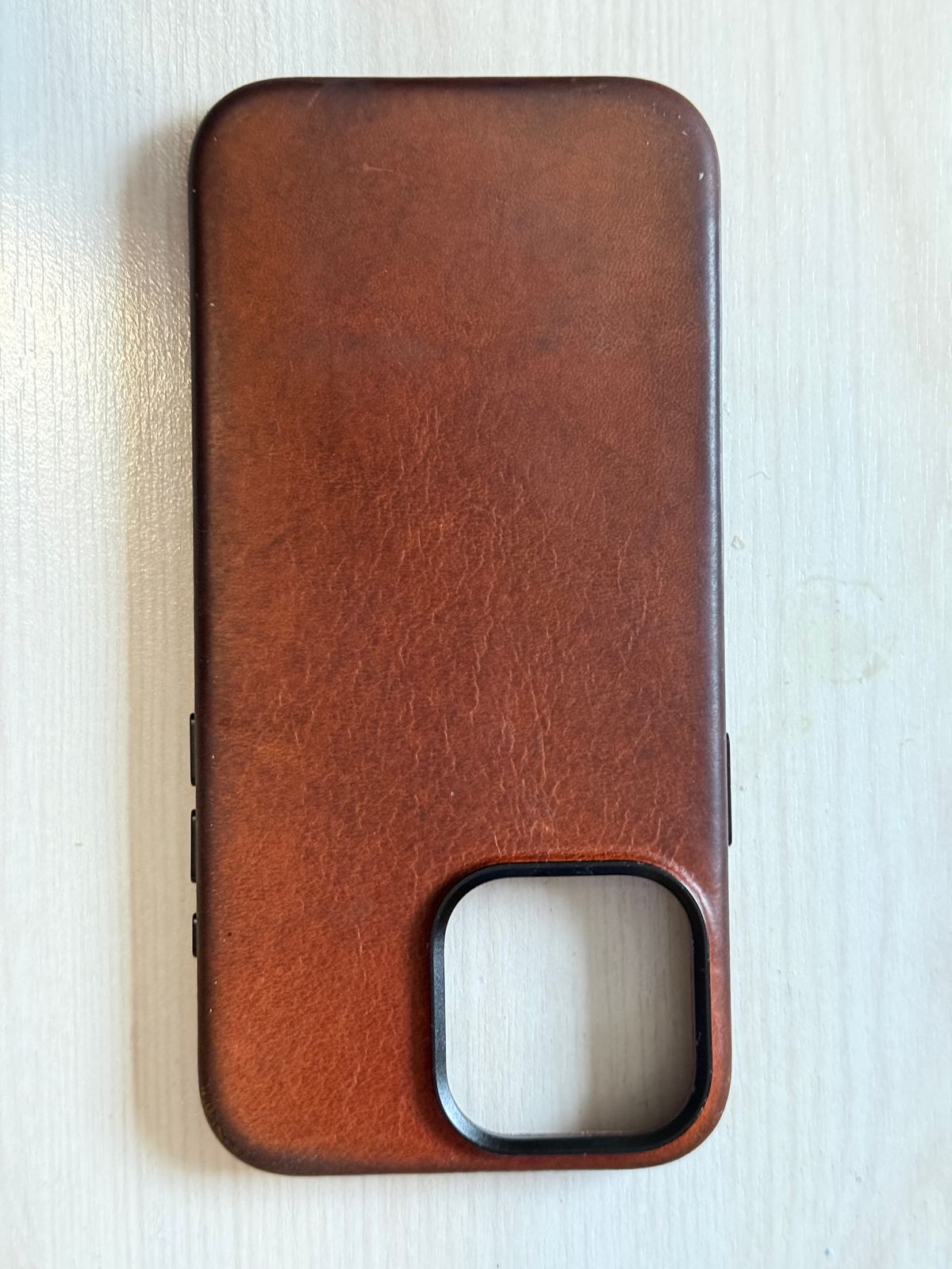 Photo by Civil2010 on January 4, 2026 of the Ryan London iPhone 16 Pro Max Leather Shell in Saddle Brown.