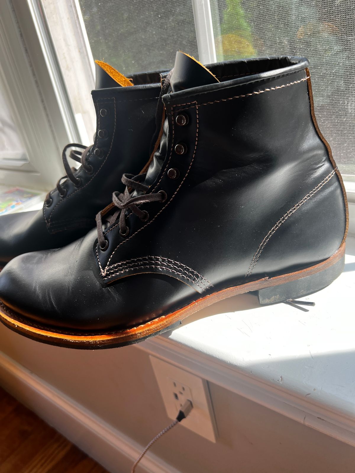 Photo by mrdibs on July 12, 2025 of the Red Wing Beckman Flatbox in S.B. Foot Black Klondike.