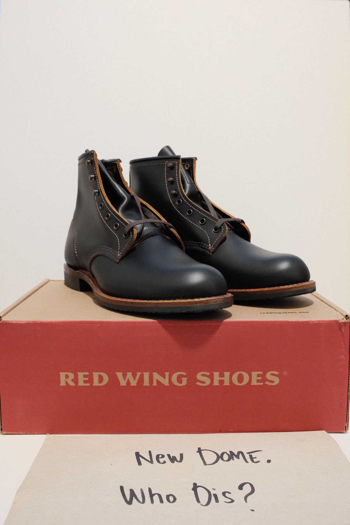 Photo by hakimalias on October 1, 2025 of the Red Wing Beckman Flatbox in S.B. Foot Black Klondike.