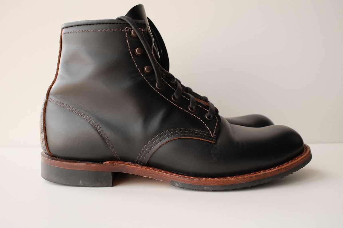 Photo by hakimalias on November 3, 2025 of the Red Wing Beckman Flatbox in S.B. Foot Black Klondike.