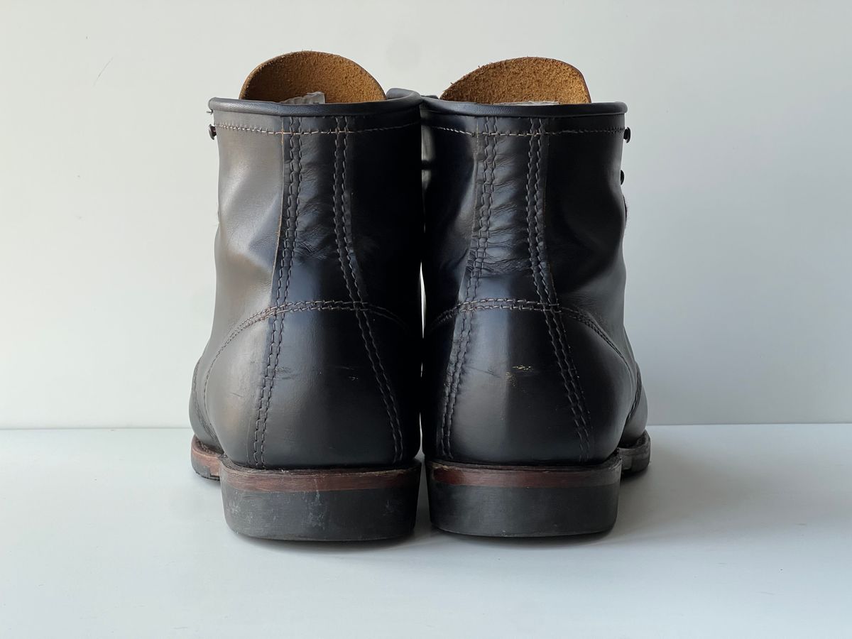 Photo by hakimalias on December 6, 2025 of the Red Wing Beckman Flatbox in S.B. Foot Black Klondike.