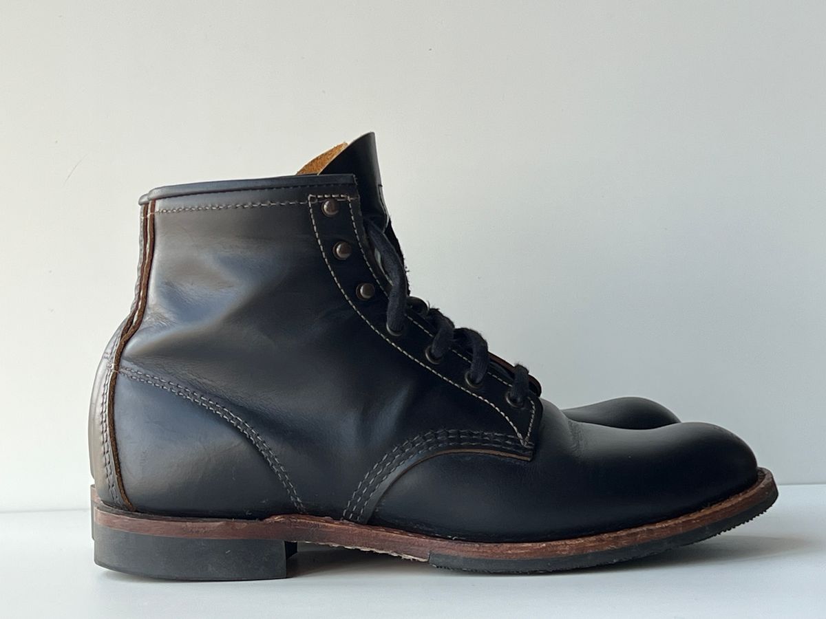 Photo by hakimalias on December 6, 2025 of the Red Wing Beckman Flatbox in S.B. Foot Black Klondike.