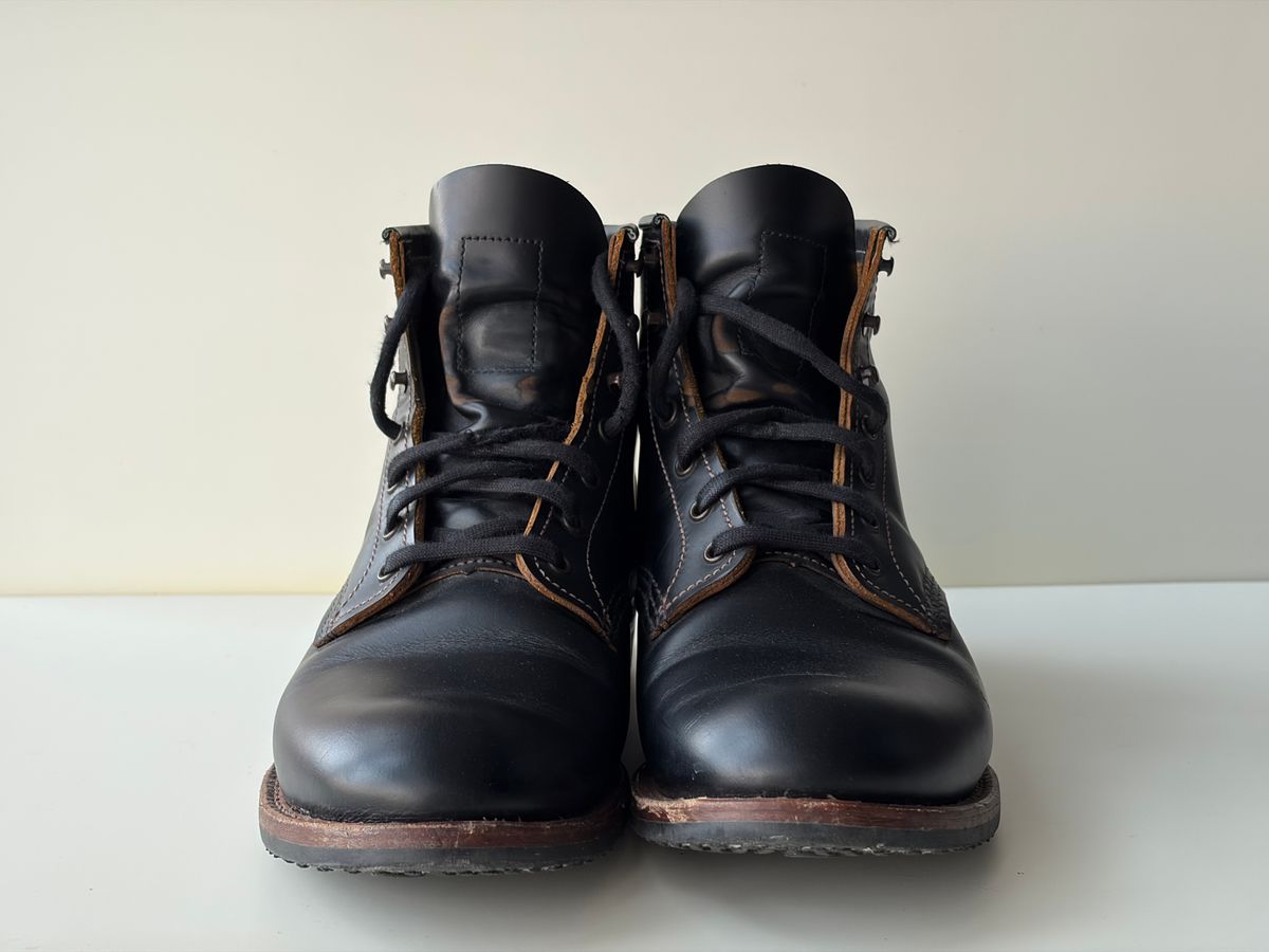 Photo by hakimalias on January 5, 2026 of the Red Wing Beckman Flatbox in S.B. Foot Black Klondike.