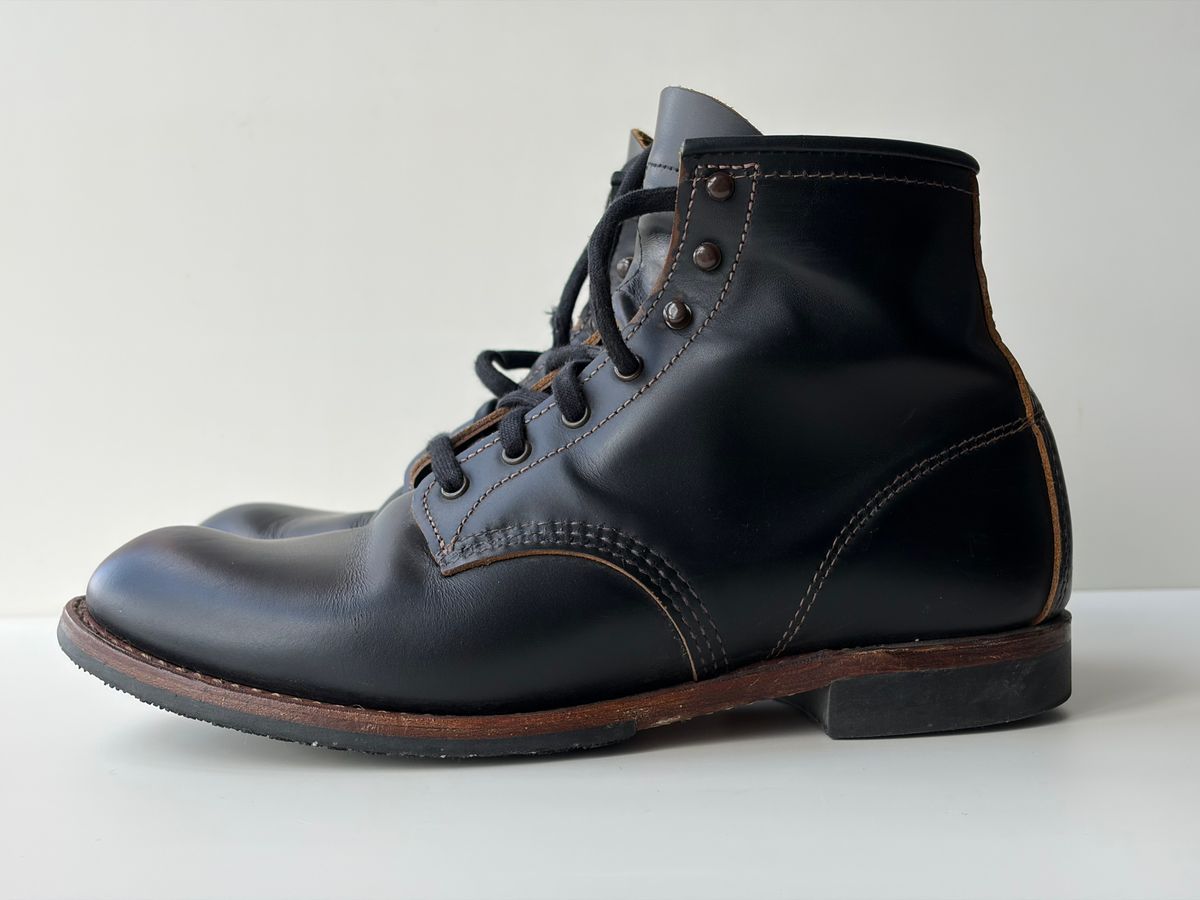 Photo by hakimalias on February 1, 2026 of the Red Wing Beckman Flatbox in S.B. Foot Black Klondike.